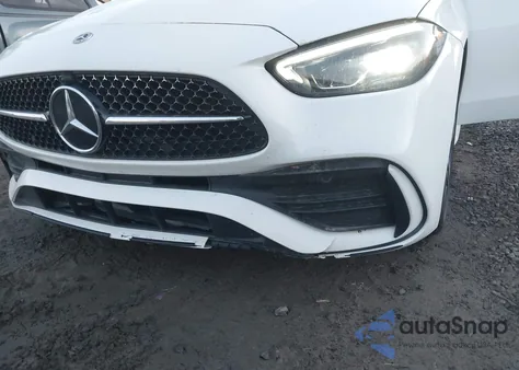 2022 Mercedes-Benz C 300 4Matic z USA, uszkodzony, nr VIN W1KAF4HB9NR043468